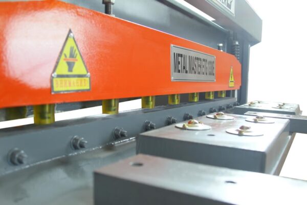 Гильотина электромеханическая METALMASTER ETG 1530E